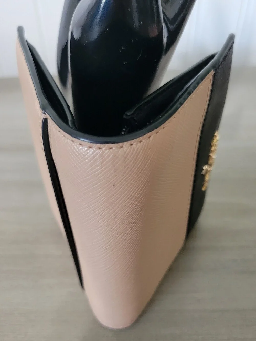 Kate Spade Madison Two-Tone Beige and Black Saffiano Wallet NWOT